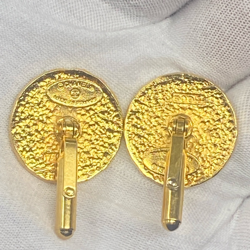 Chanel Vintage 80s Gold Tone Cufflinks - Picture 7 of 14